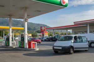 Vendite di prodotti petroliferi in calo a maggio, ma la benzina continua a salire