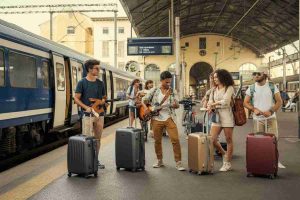 Viaggi in treno: il successo delle corse per i concerti dei Guns N' Roses e di Dua Lipa