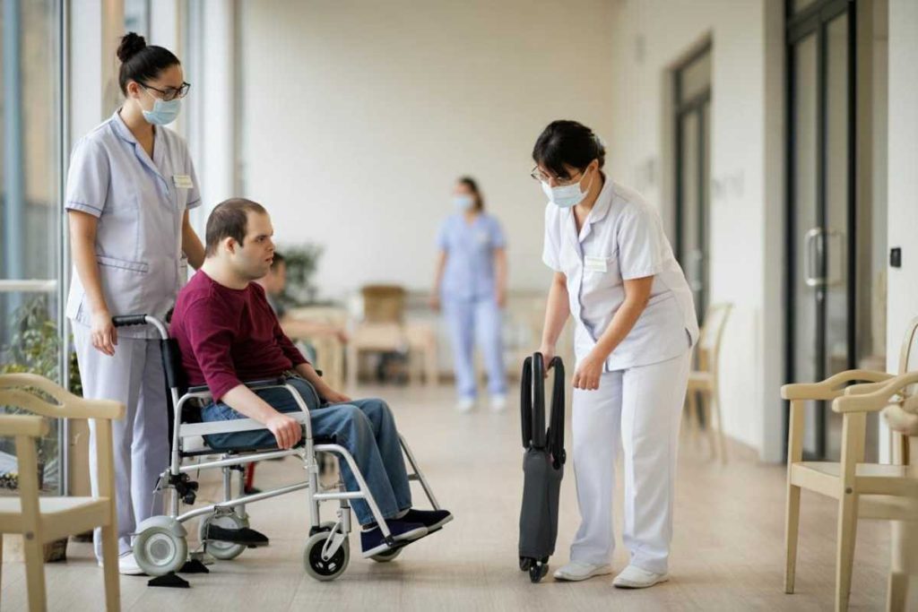 Violenza e abusi sui disabili in comunità torinese: otto arresti shock