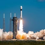 Amazon lancia 24 nuovi satelliti Kuiper grazie alla collaborazione con SpaceX