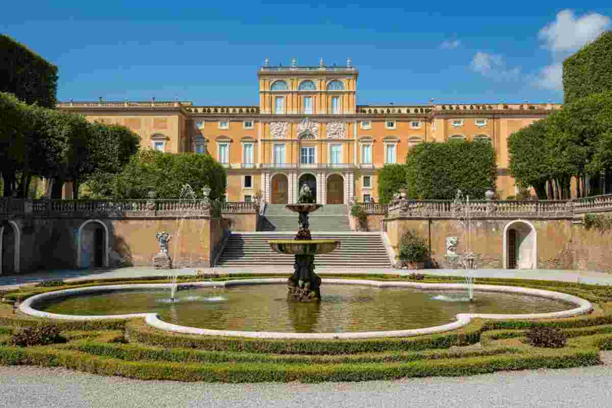 Arrestato per furto d'acqua: irrigava i campi della diocesi con le fontane della Reggia di Caserta