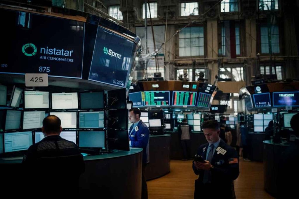 Borsa cinese in calo: Shanghai e Shenzhen partono in negativo