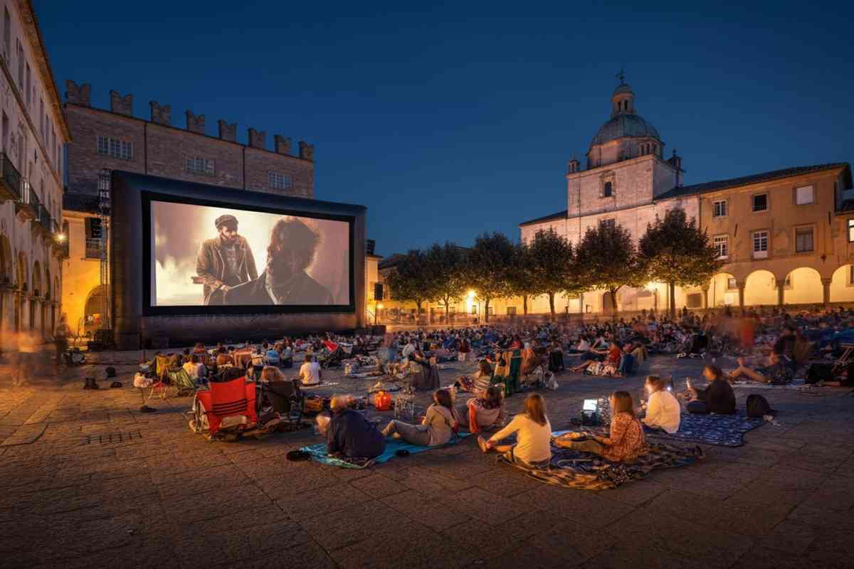 Il Gattopardo di Visconti: un capolavoro sotto le stelle di Piazza Maggiore a Bologna