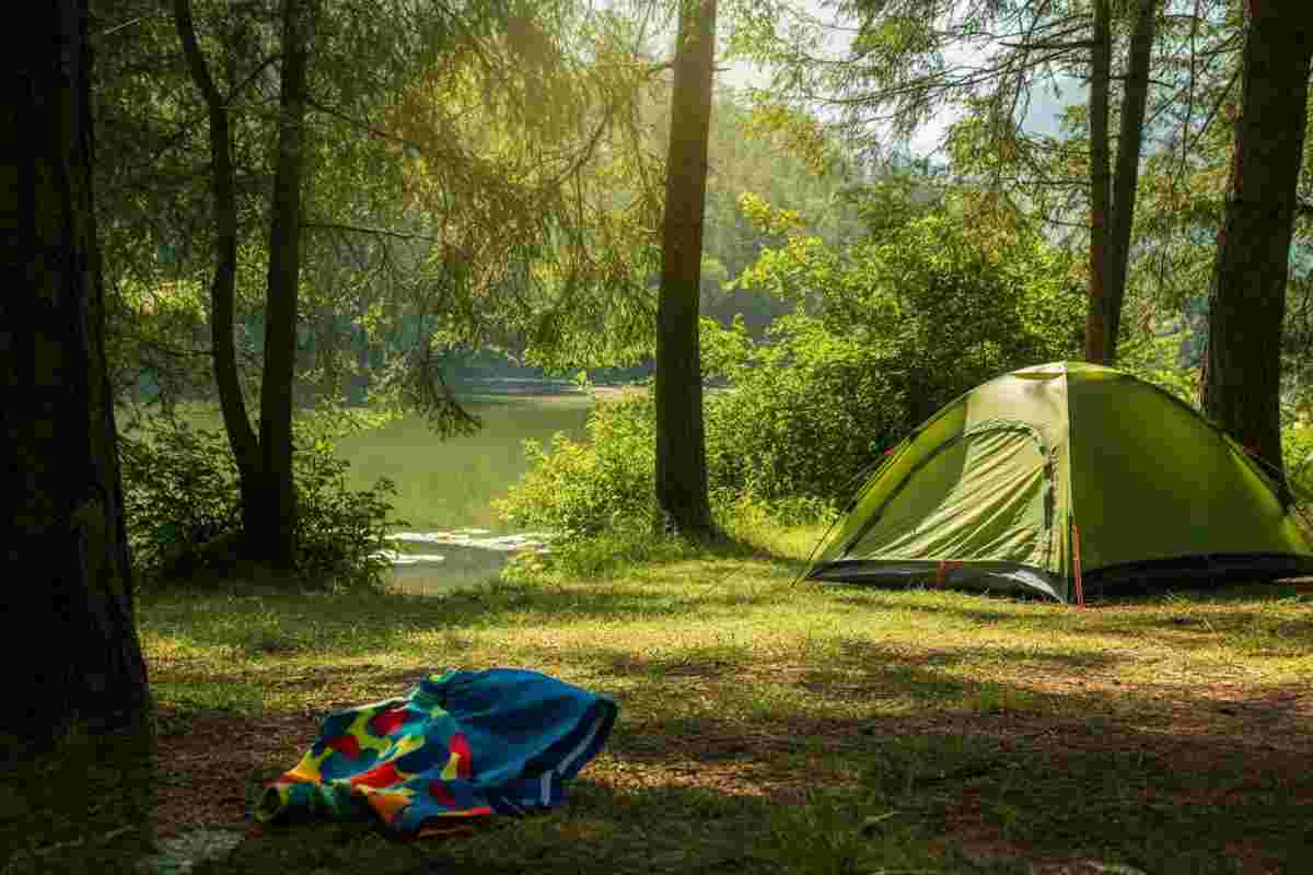 La disperazione di un padre: la misteriosa scomparsa del piccolo Allen al camping di Ventimiglia
