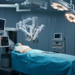 La rivoluzione della chirurgia: un robot esegue un'operazione in autonomia
