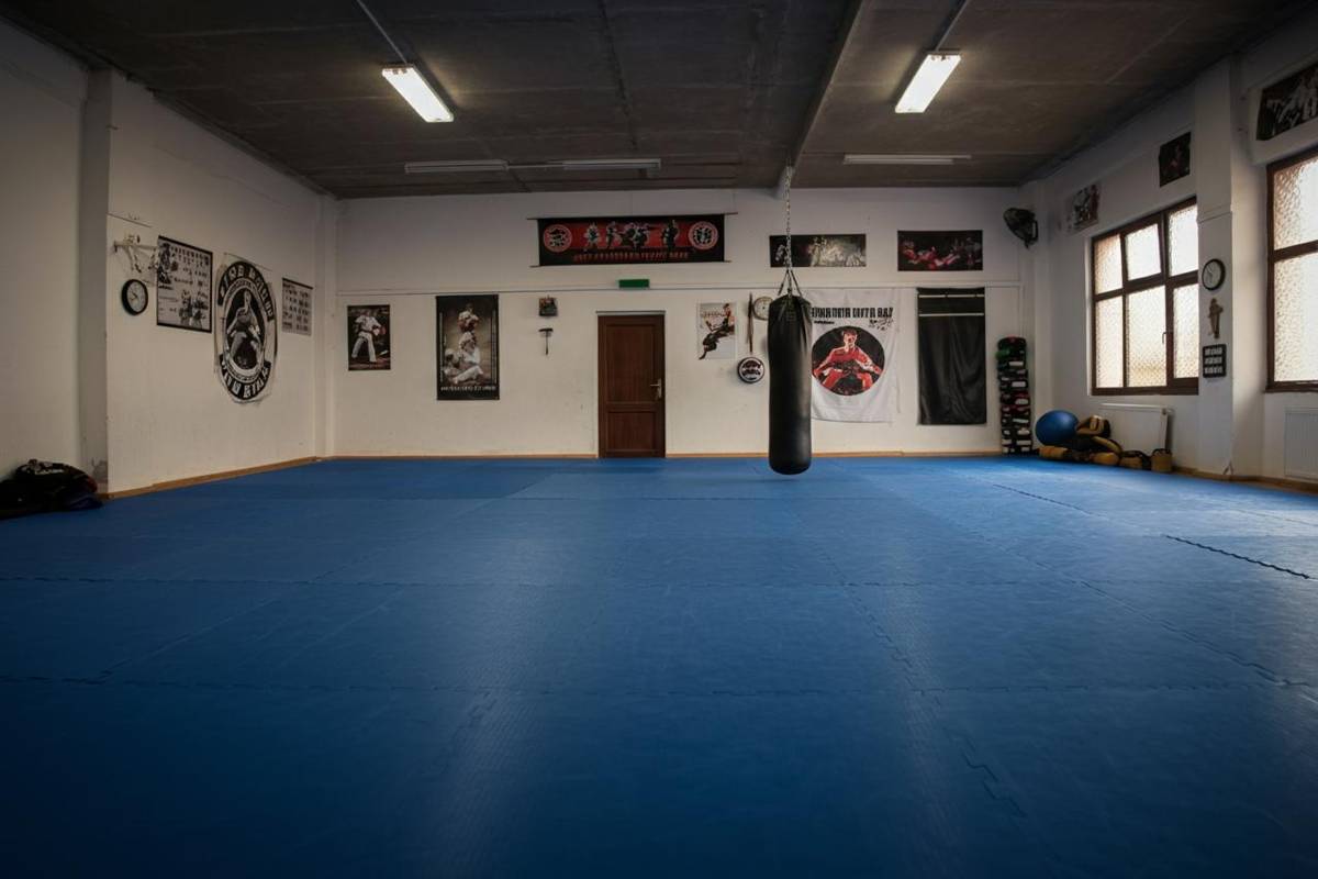 Maestro di taekwondo arrestato per abusi su allieve minorenni a Roma