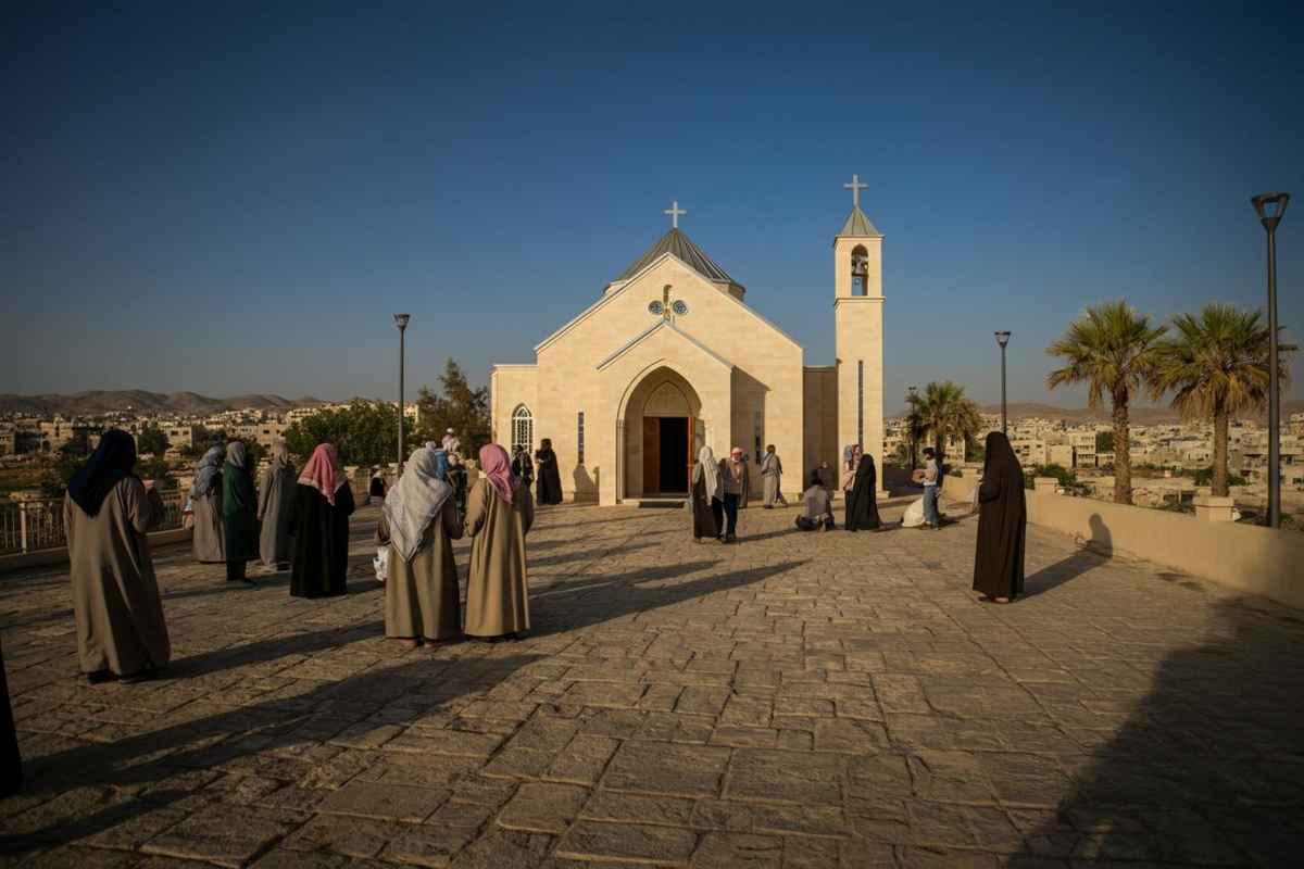 Parolin solleva dubbi: il raid sulla chiesa di Gaza è davvero un errore?