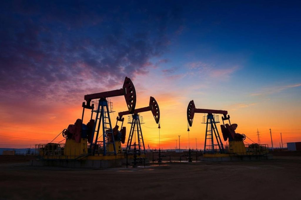 Petrolio in discesa: WTI scende a 64,85 dollari con una flessione dello 0,40%