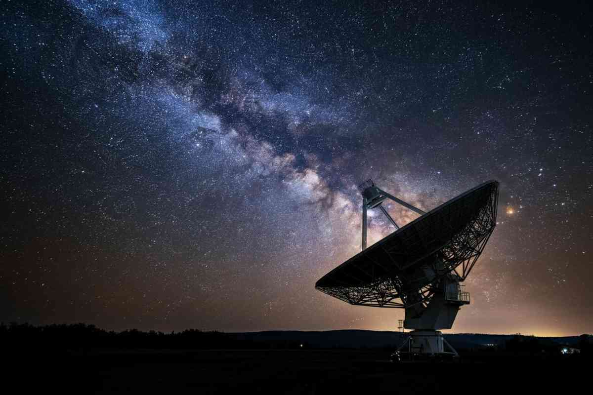 Satelliti Starlink: come le interferenze sorprendenti stanno influenzando i radiotelescopi