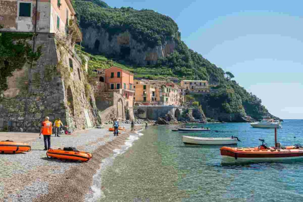 Scomparsa misteriosa: 18enne svanisce da un villaggio turistico nel Brindisino