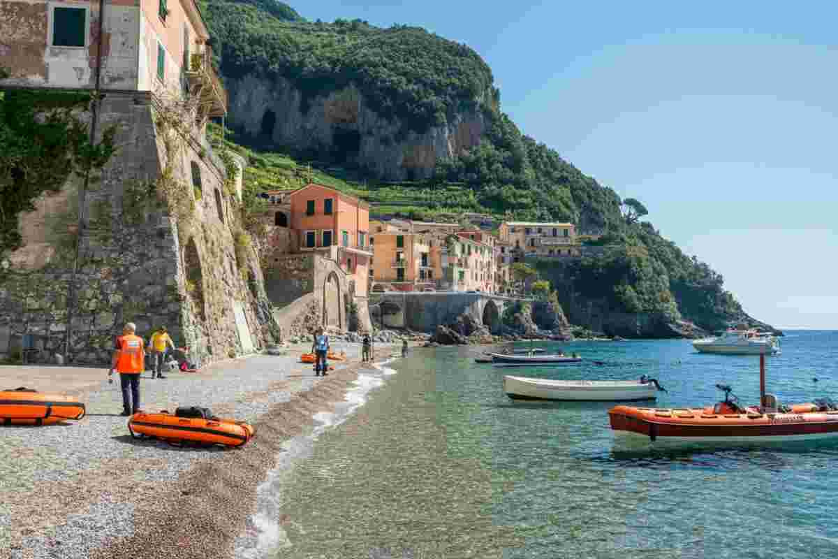 Scomparsa misteriosa: 18enne svanisce da un villaggio turistico nel Brindisino
