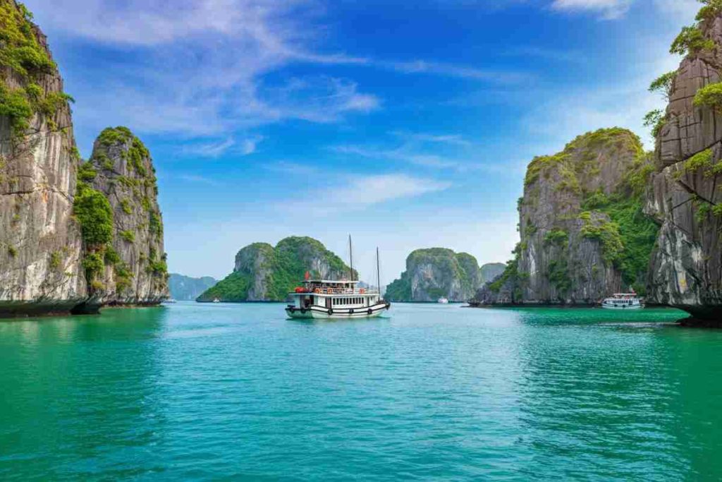 Tragedia in Vietnam: naufragio di un battello turistico provoca 18 vittime