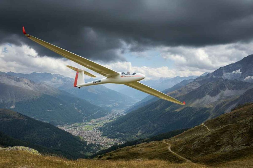 Tragedia in volo: un pilota perde la vita in un incidente con l'aliante in Valle d'Aosta