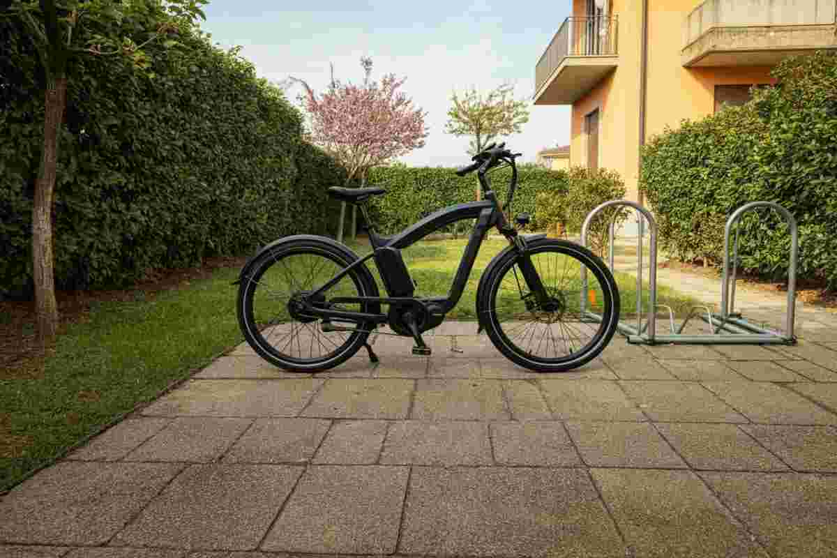 Bici elettrica rubata: il ladro minaccia di denunciare chi pubblica il video sui social