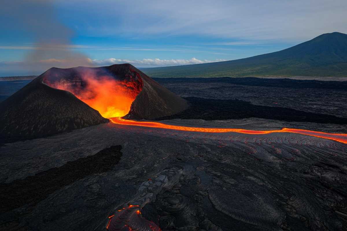 Eruzione dell'Etna: colata lavica a 3.000 metri e allerta arancione per i voli
