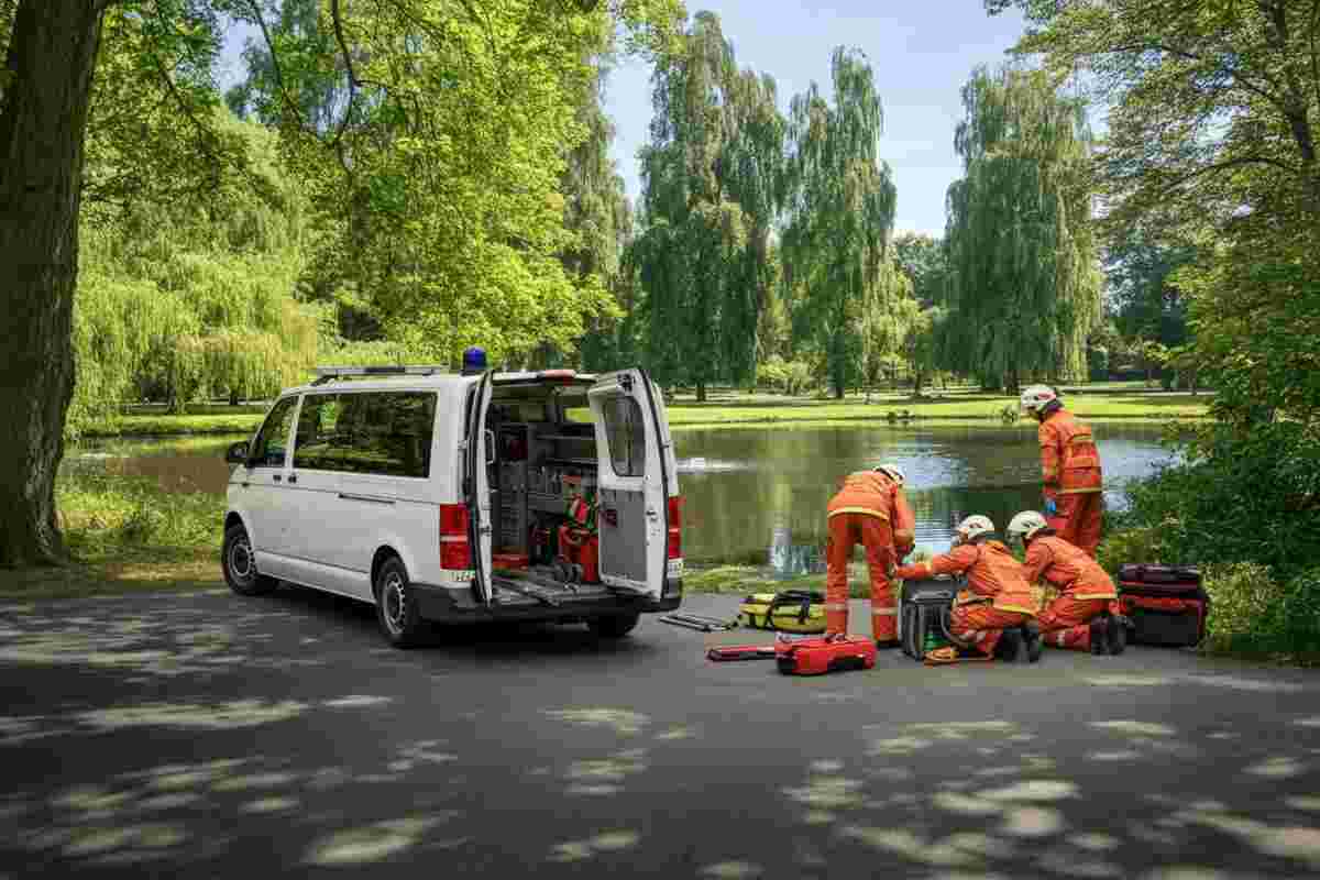 Esplosione nel parco del biolago di Monclassico: due operai feriti in un incidente sorprendente