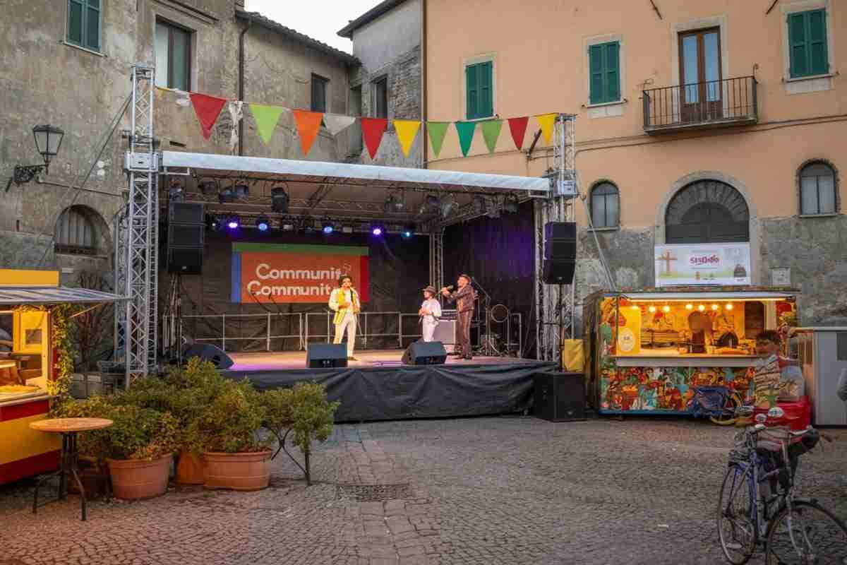 La sagra modenese al centro della polemica: Drag Queen dopo la messa dell'arcivescovo e le reazioni del Popolo della Famiglia