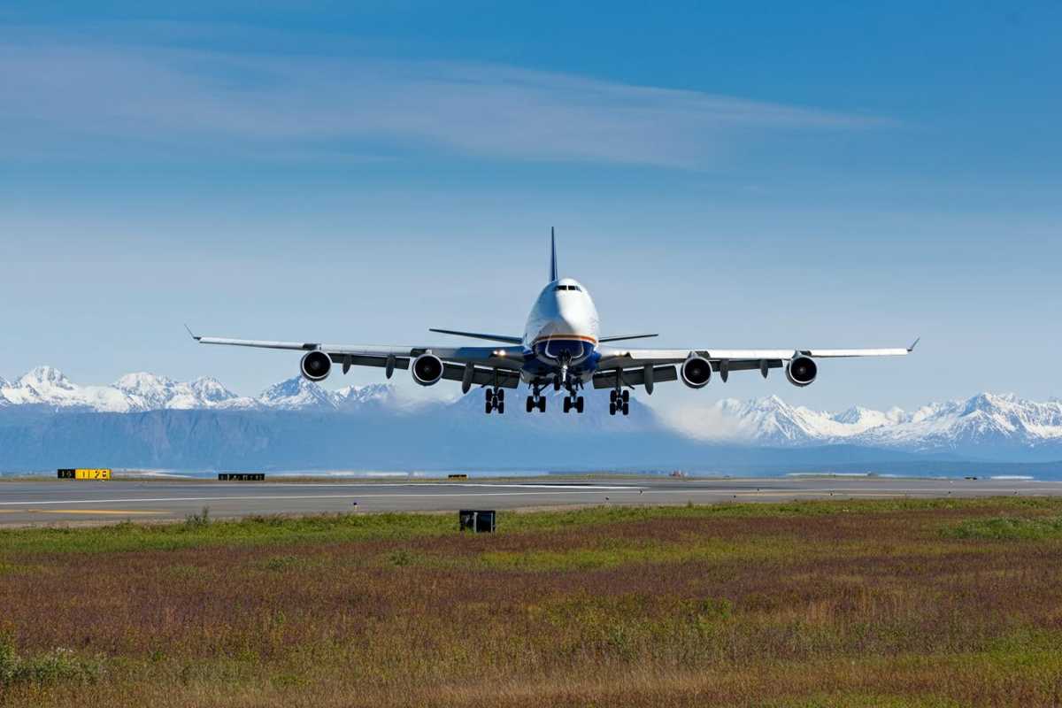L'arrivo dell'aereo con lo staff del Cremlino e i giornalisti: cosa aspettarsi ad Anchorage