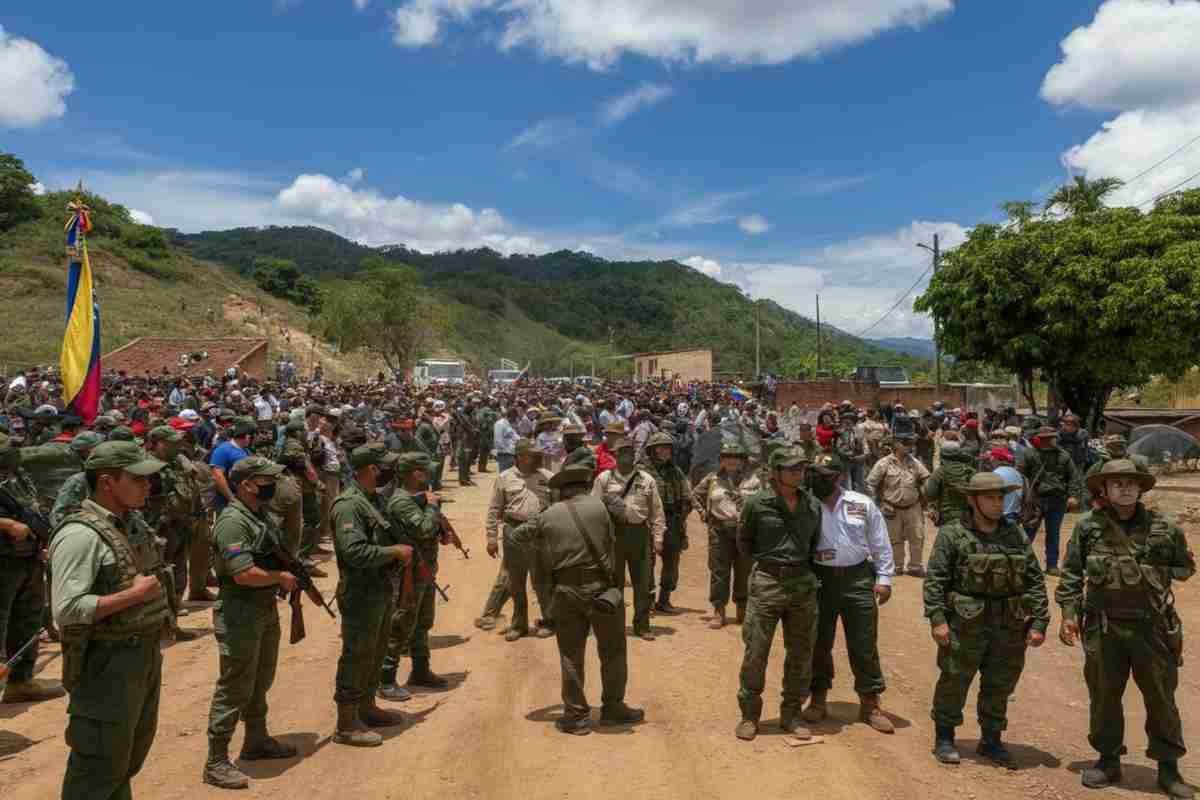Maduro mobilita 4,5 milioni di miliziani per fronteggiare le minacce degli Stati Uniti