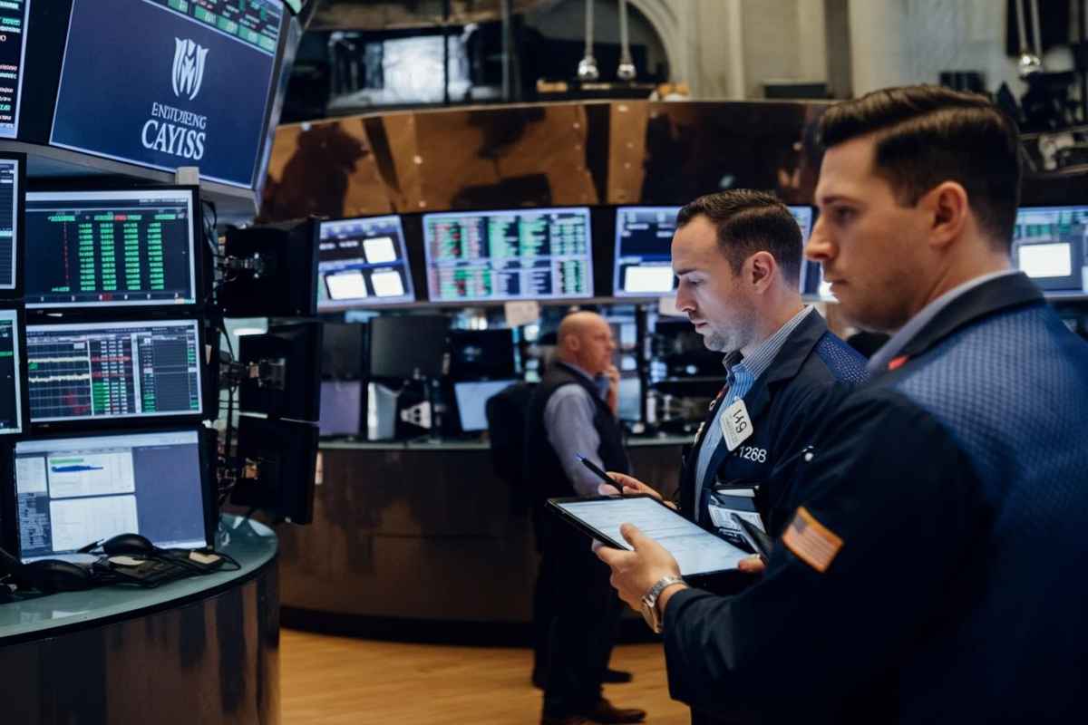 Milano chiude in positivo: Amplifon brilla mentre Buzzi segna il passo