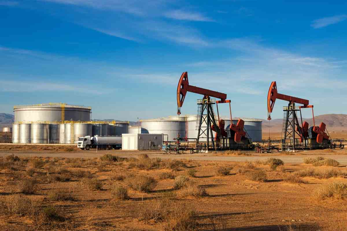 Opec+ si prepara a un accordo storico per incrementare la produzione di petrolio