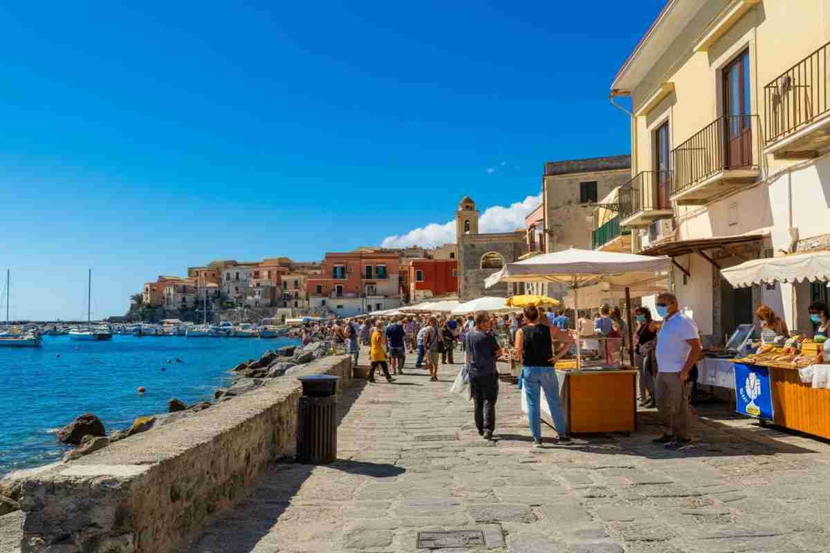 Scandalo botulino: cinque medici tra i nove indagati per le morti sospette