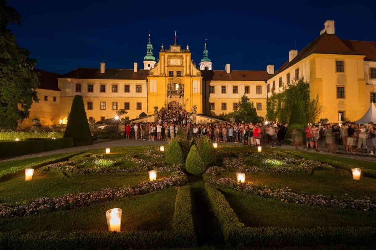 Scopri la magia della 'Notte dei Castelli' in Boemia: un viaggio tra dimore nobiliari e parchi il 23 agosto