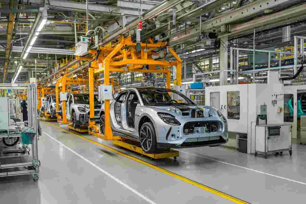 Toyota registra ricavi record ma segna un calo del 36% nell'utile trimestrale
