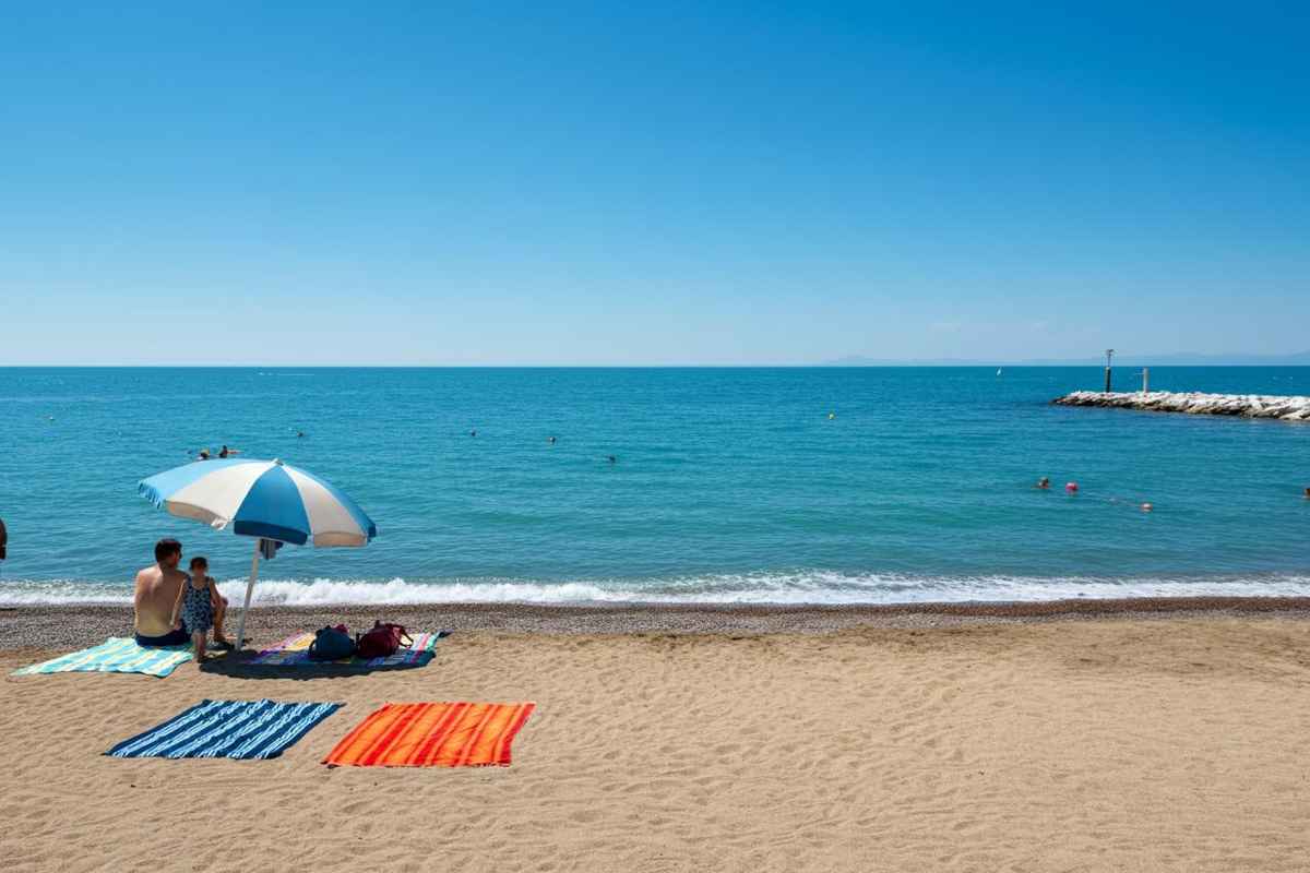 Venezia, ladri in azione: rubano una famiglia in spiaggia e pranzano con la loro carta di credito