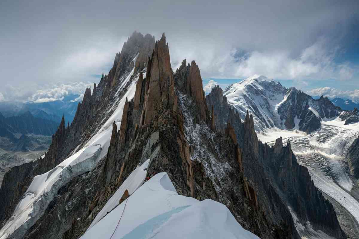 Borghi si trasforma in Bonatti nel nuovo film 'Bianco' di Vicari