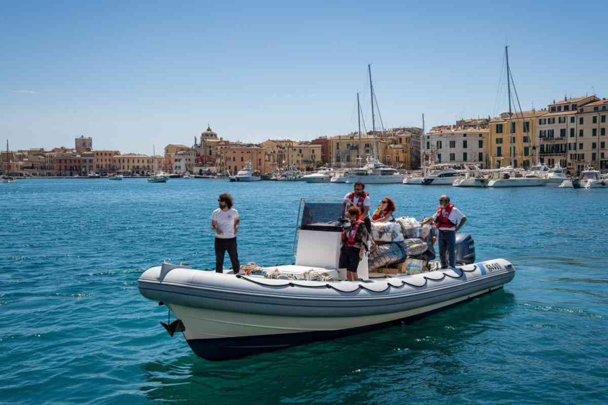 Meloni deve abbandonare i selfie e difendere i connazionali nella crisi della Flotilla