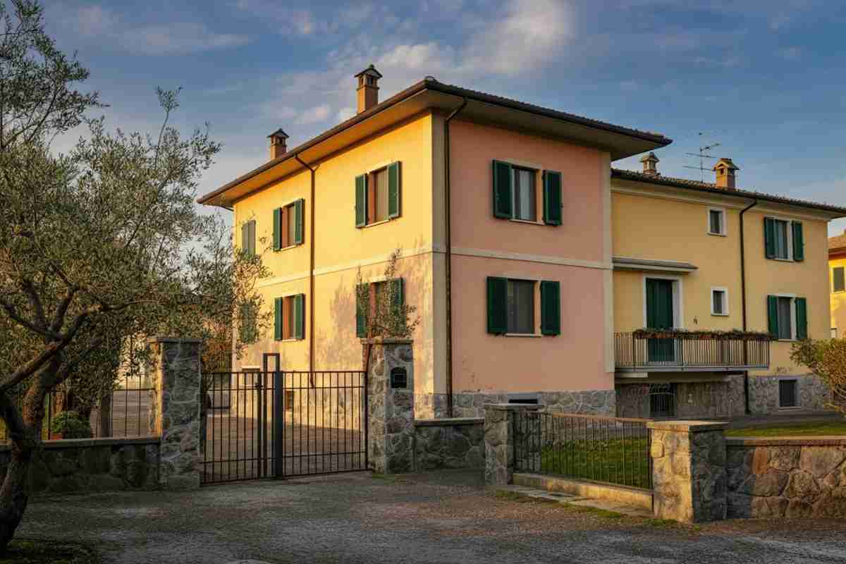 Tragedia in casa: due anziani perdono la vita in un'esplosione per fuga di gas