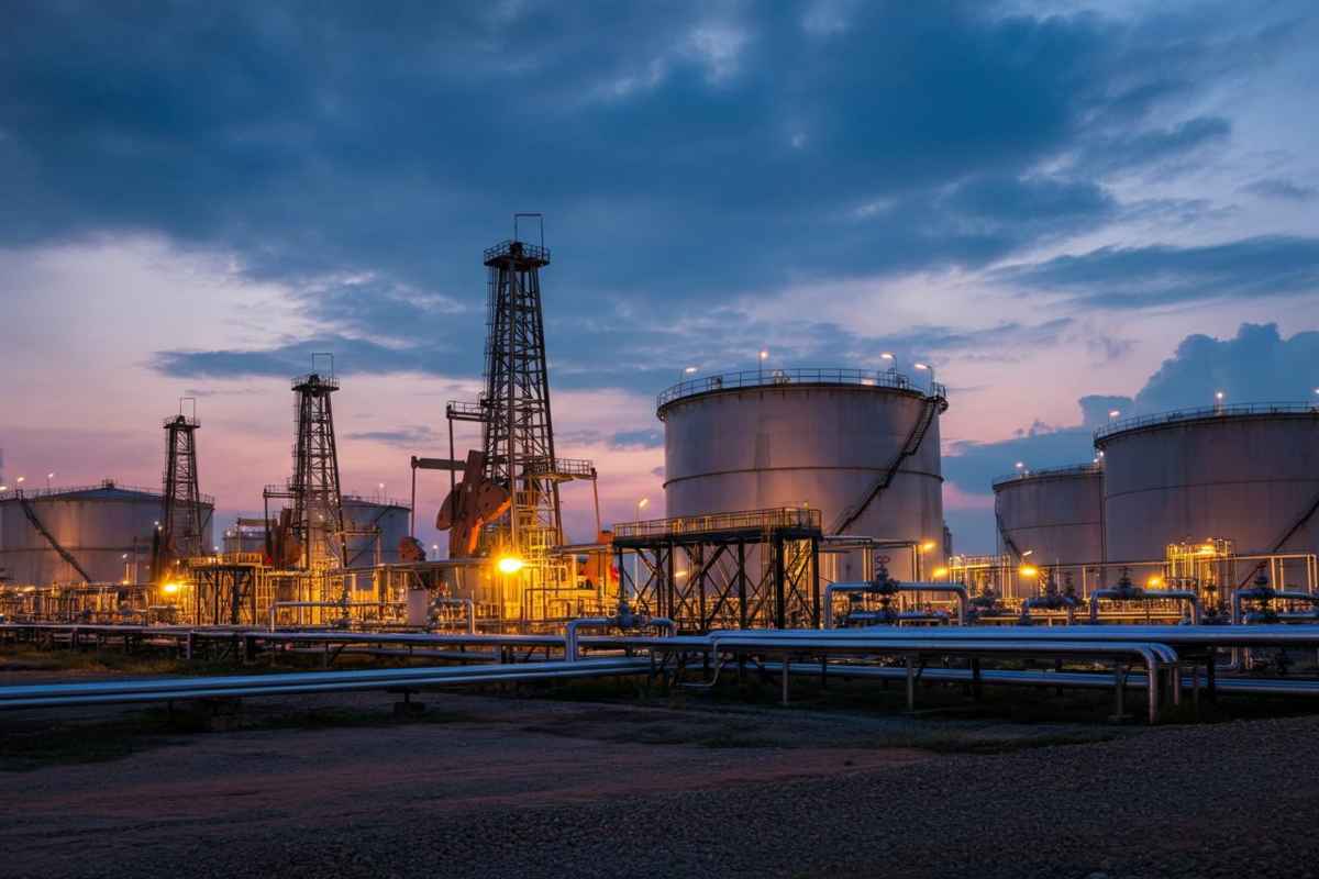 Opec+ decide di aumentare la produzione: 137mila barili in più da novembre