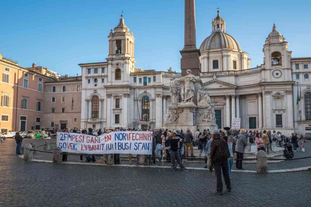 Statua di Papa Wojtyla imbrattata: Meloni condanna l'atto indegno dei manifestanti
