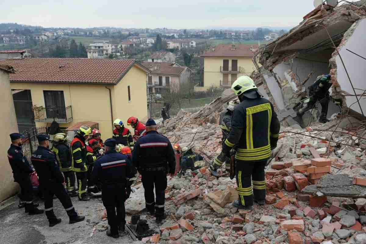 Tragedia in un'operazione di sgombero: tre carabinieri perdono la vita in un'esplosione