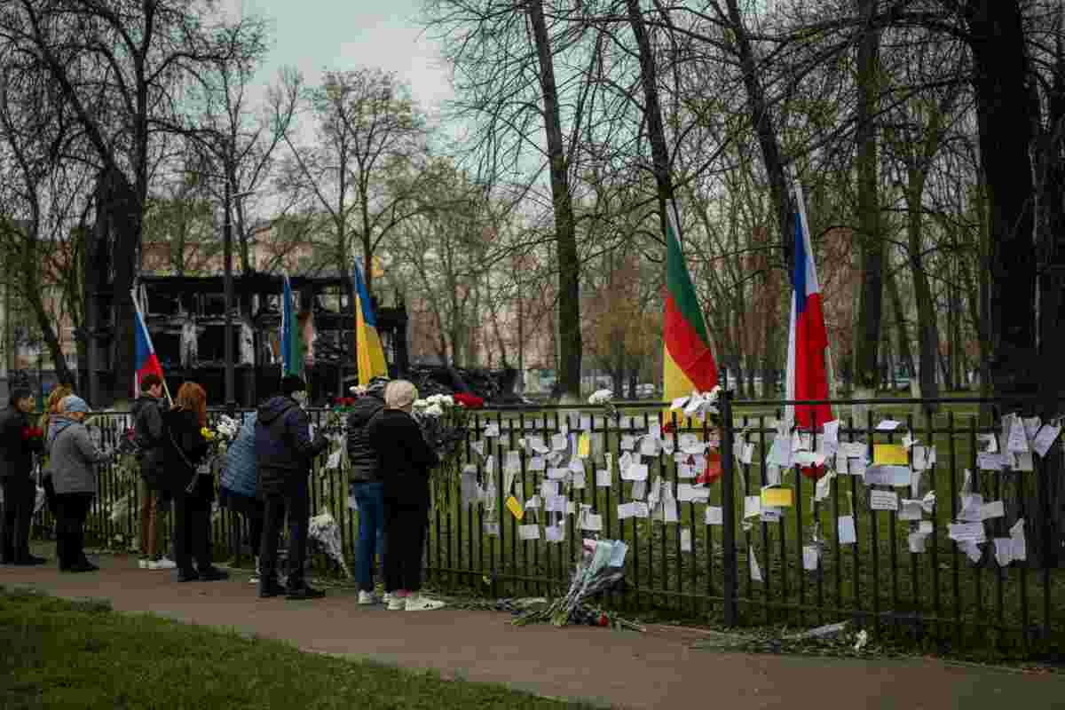 Hong Kong in lutto: 128 vite spezzate nel devastante incendio