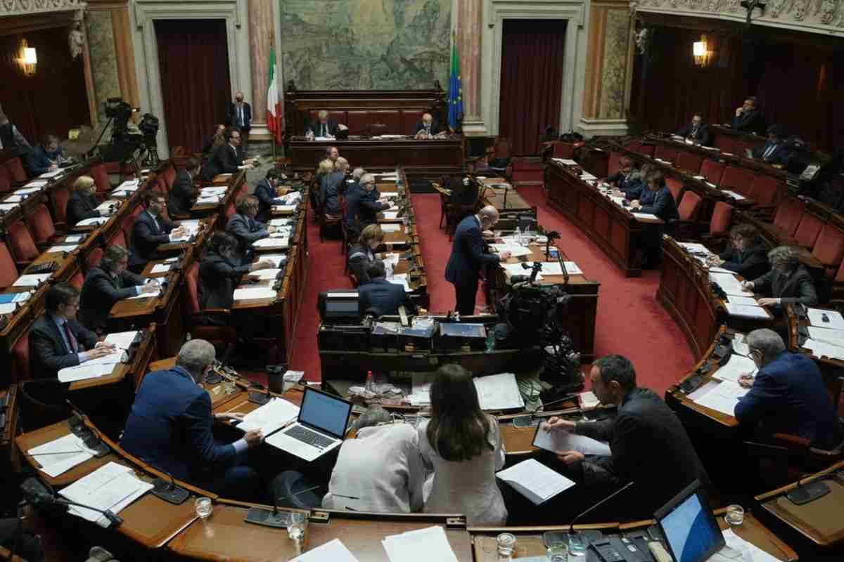 Manovra in discussione: bonus per scuole paritarie e tassa sull'oro al centro del dibattito