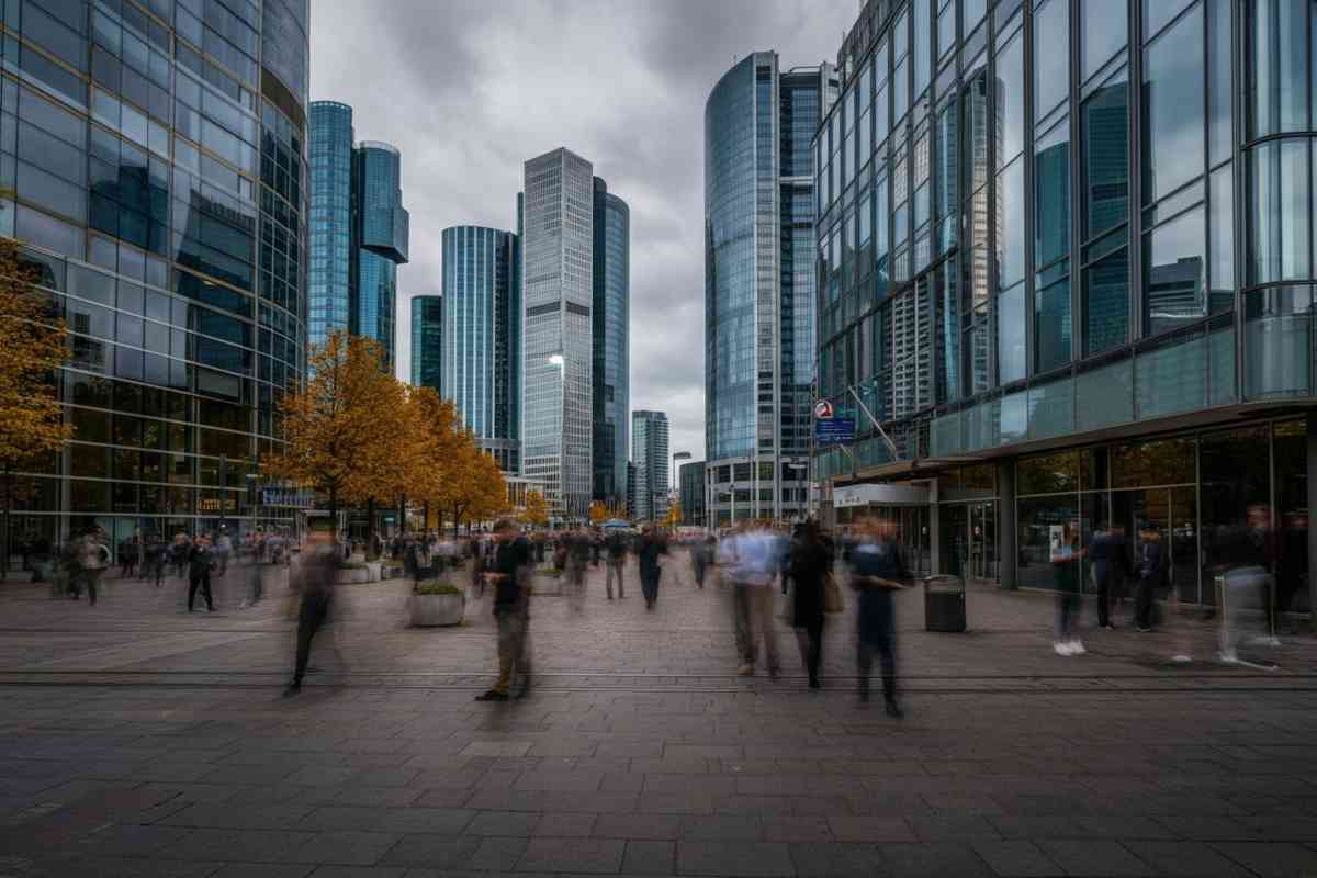 Mercati in ripresa: l'Europa frena il calo, Wall Street resta stabile e Milano segna -0,25%