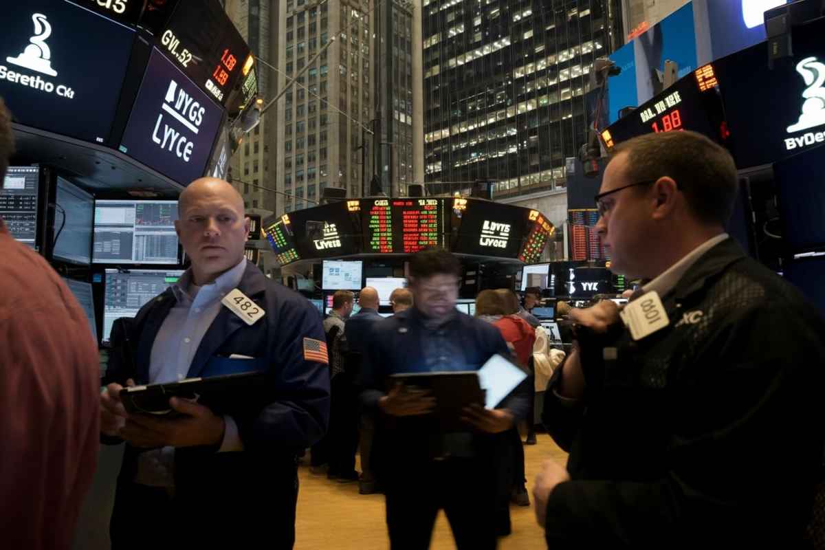 Milano in rosso: la borsa apre in calo dello 0,14%