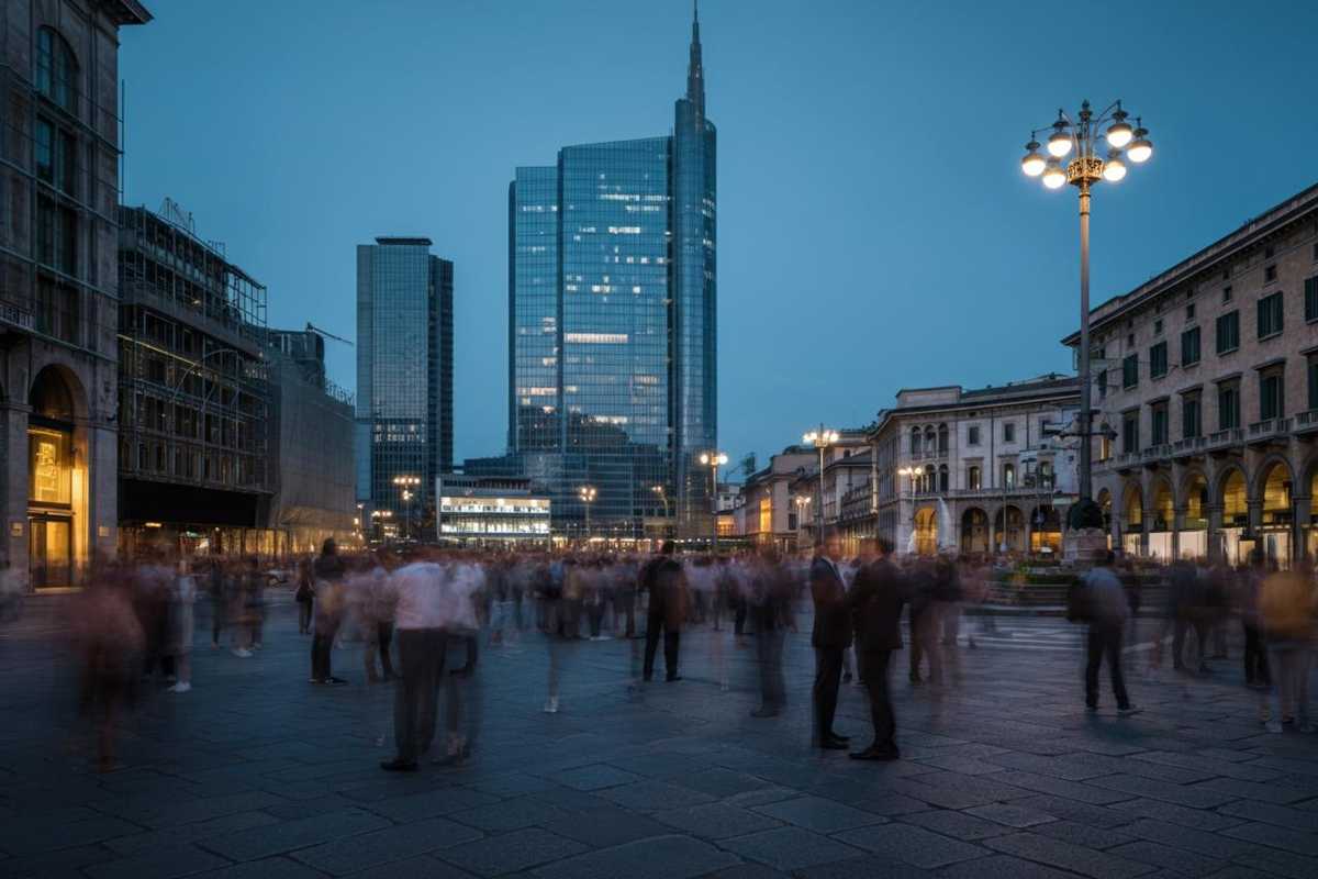 Milano inizia la giornata con un lieve calo: cosa aspettarsi dalla Borsa?