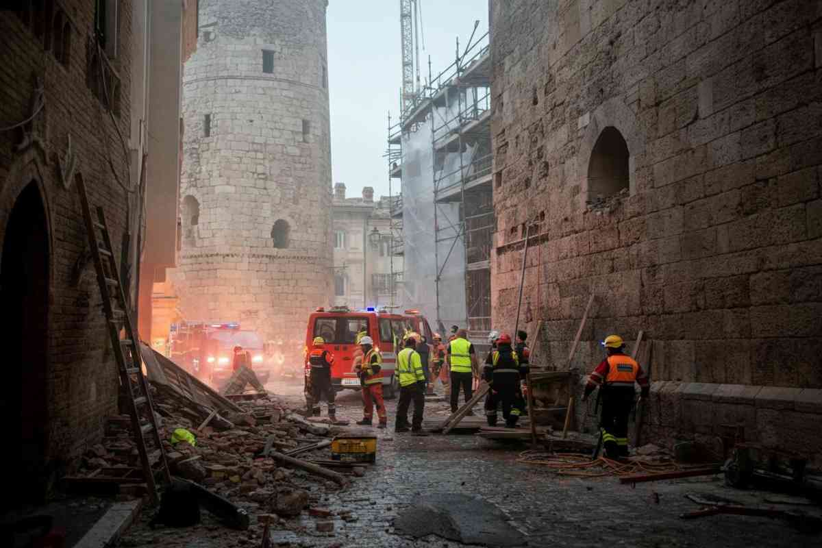 Miracolo tra le macerie: Octay Stroici salvato dopo ore sotto la Torre dei Conti
