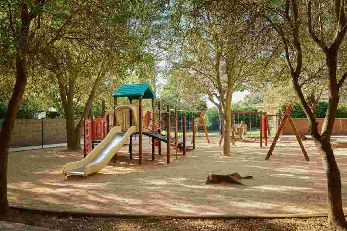 Morte tragica di Leonardo: indagini sull'asilo e la maestra in ospedale