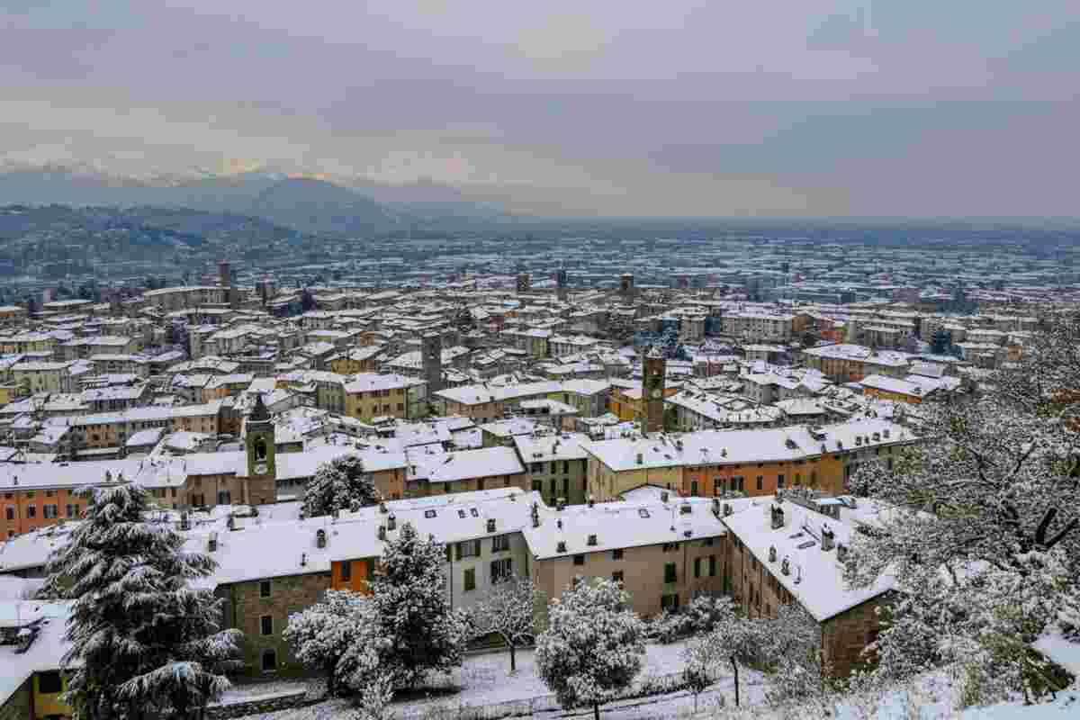 Neve in arrivo: Bergamo, Valtellina e Appennino toscano si tingono di bianco nel weekend