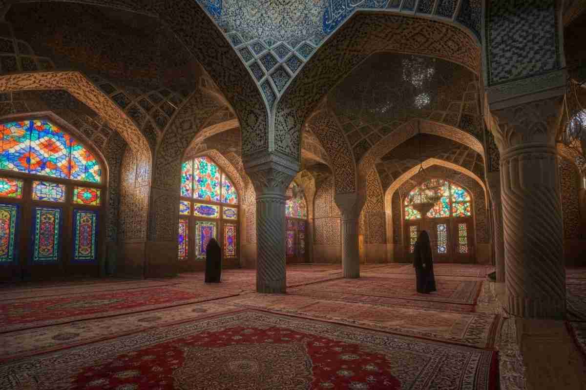 Papa Leone XIV visita la Moschea Blu di Istanbul: un gesto simbolico senza preghiera