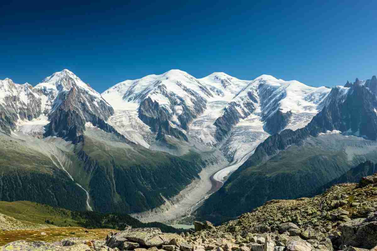 Il Monte Bianco in mutamento: ghiaccio che si scioglie e una vetta che si abbassa