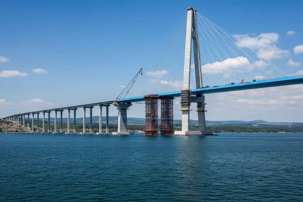 Ponte sullo Stretto: fondi rinviati al 2033, si allungano i tempi di realizzazione