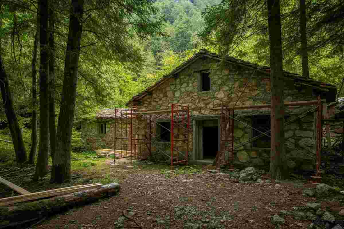 Ristrutturazione bloccata nella casa nel bosco di Palmoli: i Trevallion-Birmingham affrontano un nuovo ostacolo