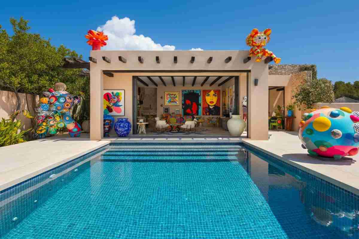 Un padre immaturo in cammino: la sorprendente avventura di Zalone sul sentiero di Santiago