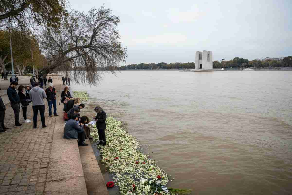 Un tributo emozionante a Vera Jarach, simbolo di speranza delle Madri di Plaza de Mayo