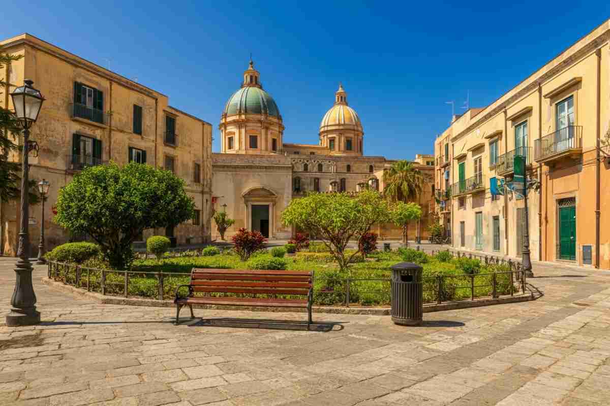 Il prete costretto a risarcire il condominio per i bambini che giocano con il Supersantos